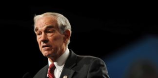 Ron Paul sprzeciwia się zakazom Sheldon Adelsona
