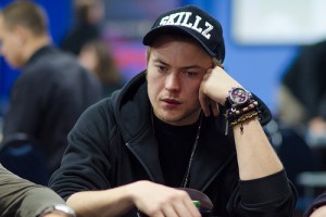 Wojciech "Łozo" Łozowski przy stole pokerowym