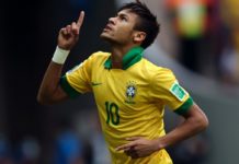 Neymar przygotowuje się do meczu grając w pokera