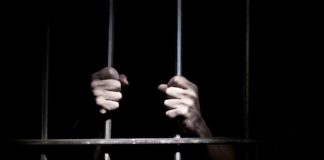 Sierżant aresztowany za rozdawanie kart