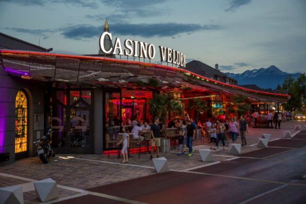 Main Event Poker EM: Polak w czołówce!