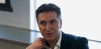Dyrektor firmy Amaya David Baazov bierze urlop