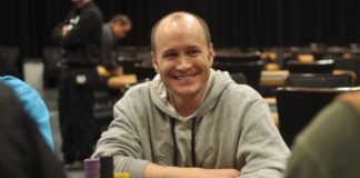 Mike Leah wygrywa swój drugi tytuł tej serii SCOOP