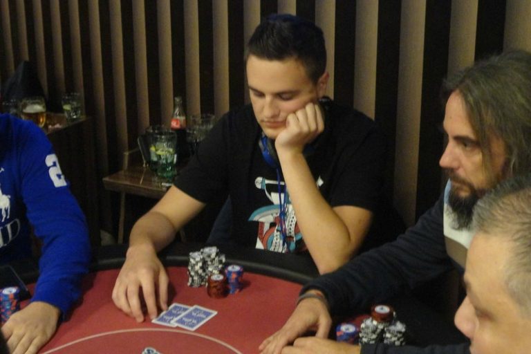 Adam Wroński zajmuje drugie miejsce w „October Major” i wygrywa 219.500 Kč!