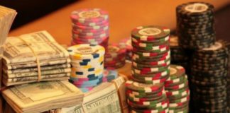 Jak zarabiać 20$ dziennie, grając w pokera? chips