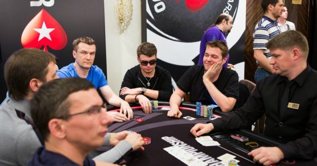 PSC Soczi: Jason Wheeler na prowadzeniu w Main Evencie, ElkY z awansem