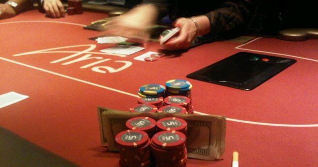 Gry cashowe w Las Vegas – porównanie rake’u i bonusów