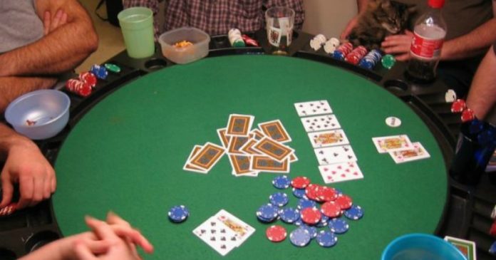 Jak zorganizować studenckie gry pokerowe?