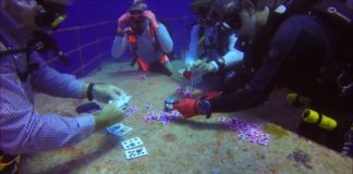 Turniej pokerowy na Florydzie odbył się… pod wodą! Lady Luck Underwater Poker Championship