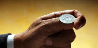 Dlaczego najlepsi pokerzyści podejmują decyzje losowo? Część 1/2