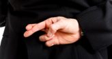Dlaczego pokerzyści okłamują się przy bad beatach?