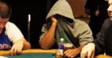 Czym są fałszywe telle przy pokerowym stole i jak je stosować?