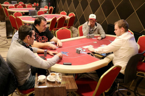 Stół finałowy High Rollera Poker Fever Cup