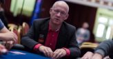 Lee Jones: Poker jest jak cebula