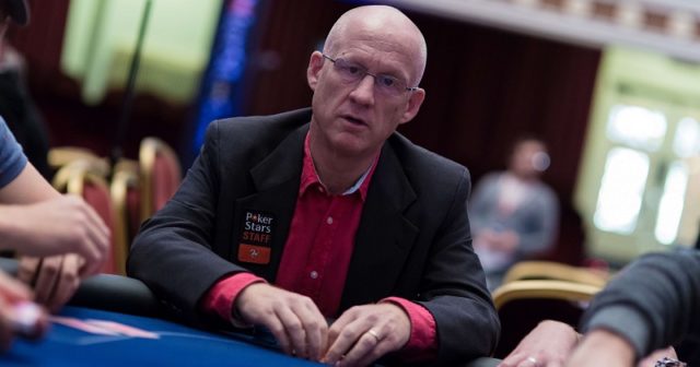 Lee Jones: Poker jest jak cebula