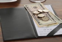 Jakie napiwki dawać krupierom, bez pozbywania się zysków?