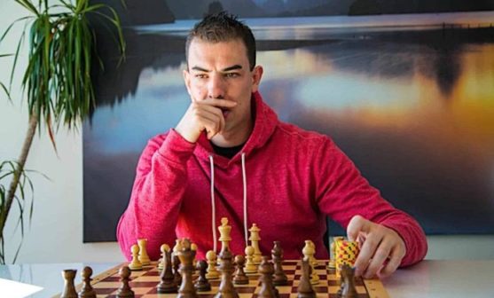 Narasta spór Douga Polka i Fernando „JNandez87” Habeggera
