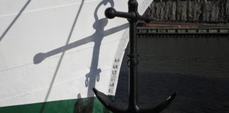 Jak wykorzystać efekt zakotwiczenia w pokerze? poker