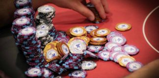 Niespodziewany overbet na riverze – jak odpowiedzieć? Overbet na riverze - jak odpowiedzieć?