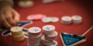 Bluff catchowanie na turnie i decyzja na riverze Bluff catchowanie na turnie, decyzja na riverze