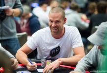 Patrik Antonius i starzy mistrzowie WSOP wysoko po dniu 1B Main Eventu