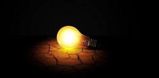 20 dni w kompletnych ciemnościach i pociąg, którego nie było – Rich Alati opowiada o wygranym zakładzie light