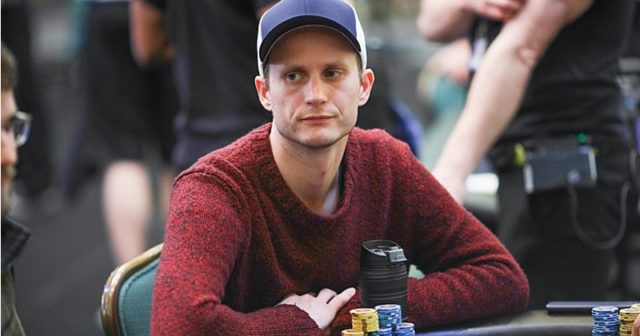 Simon Deadman analizuje dwa rozdania z turnieju za 500$