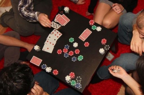 Dlaczego ludzie grają w pokera?