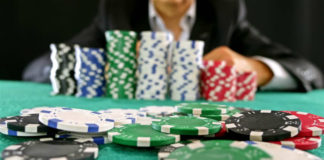 Sytuacje, w których powinieneś spasować od razu lub kontynuować do końca Pokerowa strategia
