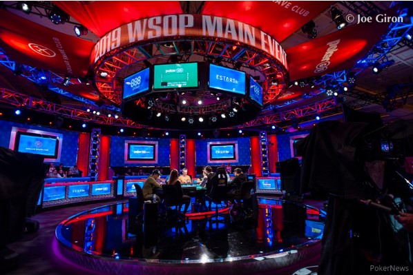 TV Table ©Joe Giron/WSOP/Pokernews