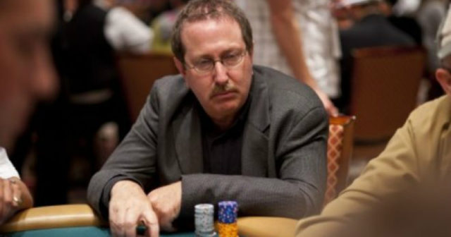 Norman Chad, wieloletni komentator WSOP, zakażony koronawirusem