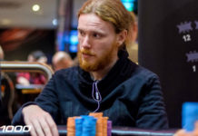 Tom Hall limpuje z parą asów przy stole finałowym (analiza rozdania) Tom Hall