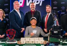 Alexander Yen wygrywa WPT Lucky Hearts WPT Lucky Hearts Poker Open: Alexander Yen pozuje do zdjęcia z pucharem i z floorami