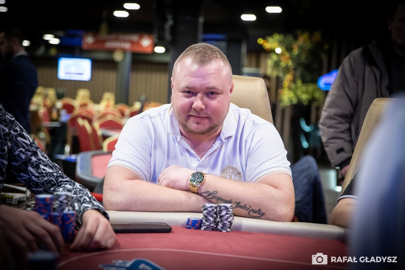 Poker Fever CUP: Bartosz Paszyński przy stole w ME turnieju (styczeń 2022)