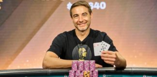 Chance Kornuth wygrywa drugi raz z rzędu! Chance Kornuth pozuje do zdjęcia z ręką (92) po zwycięstwie drugiego eventu Stairway to Millions z rzędu!