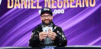 PokerGO CUP: Negreanu i Petrangelo zwyciężają! PokerGO CUP: Daniel Negreanu pozuje do zdjęcia po zwycięstwie w evencie #6