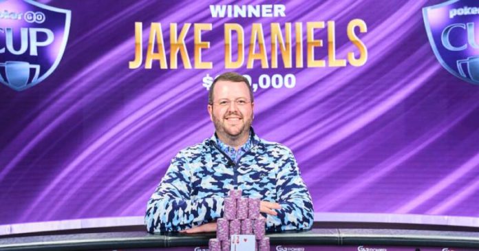 PokerGO CUP: Jake Daniels pozuje po zwycięstwie w evencie #3
