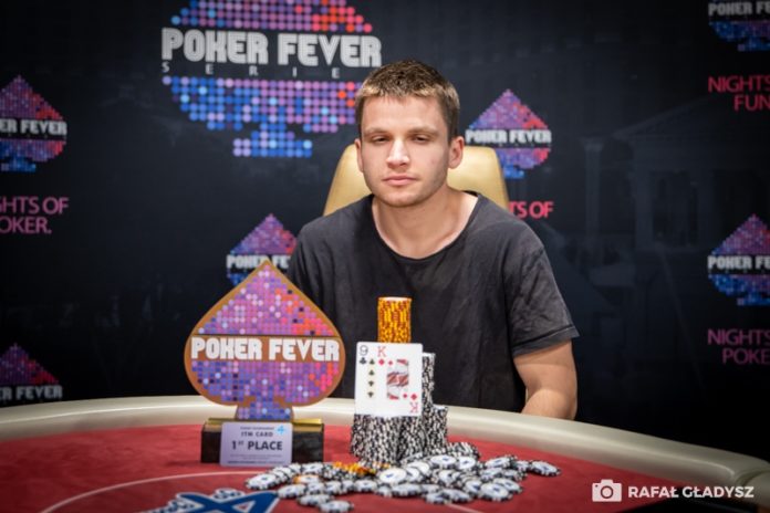 Majówka z Poker Fever: Filip Dvorak - zwycięzca Mini High Rollera z pucharem